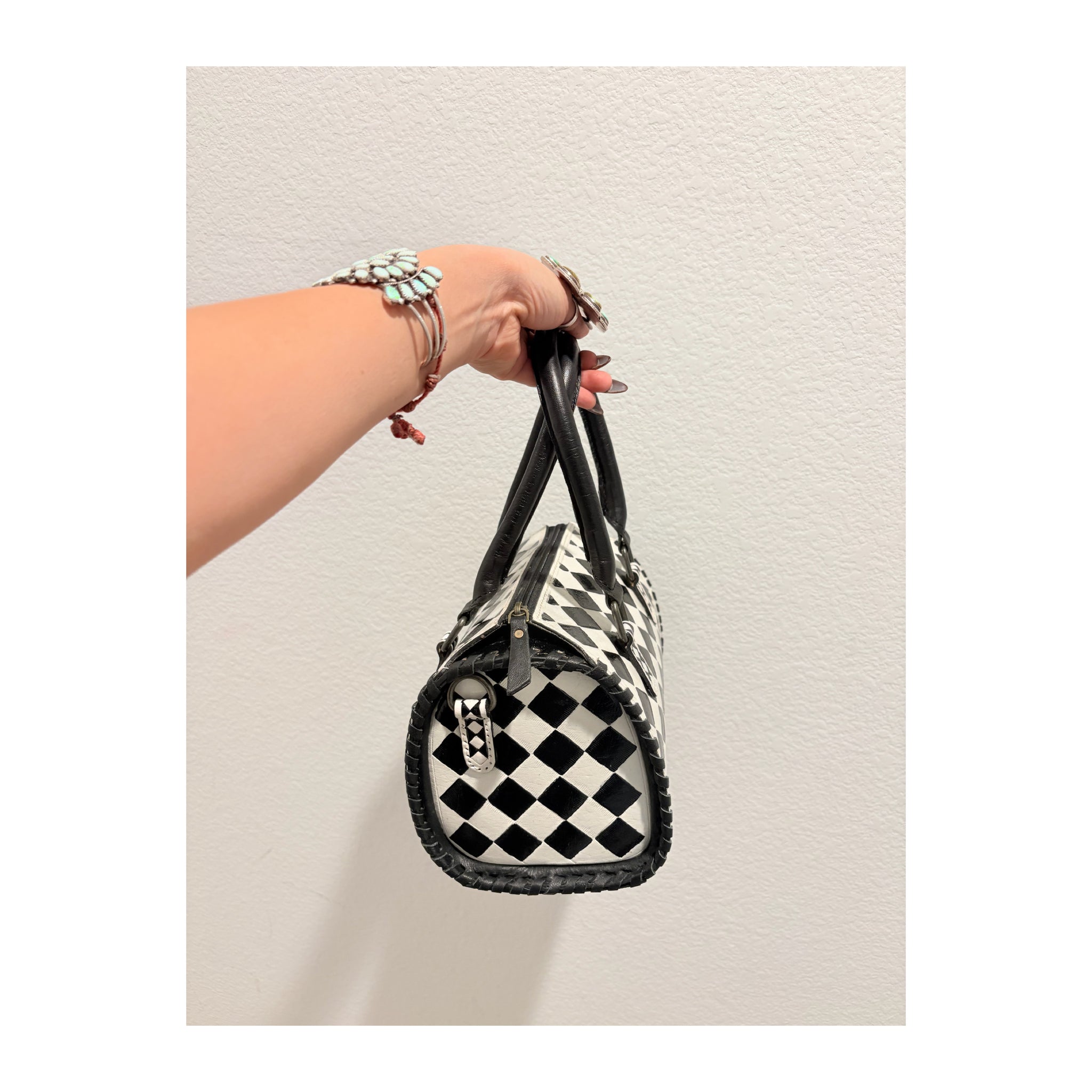 Small black and white checker speedy