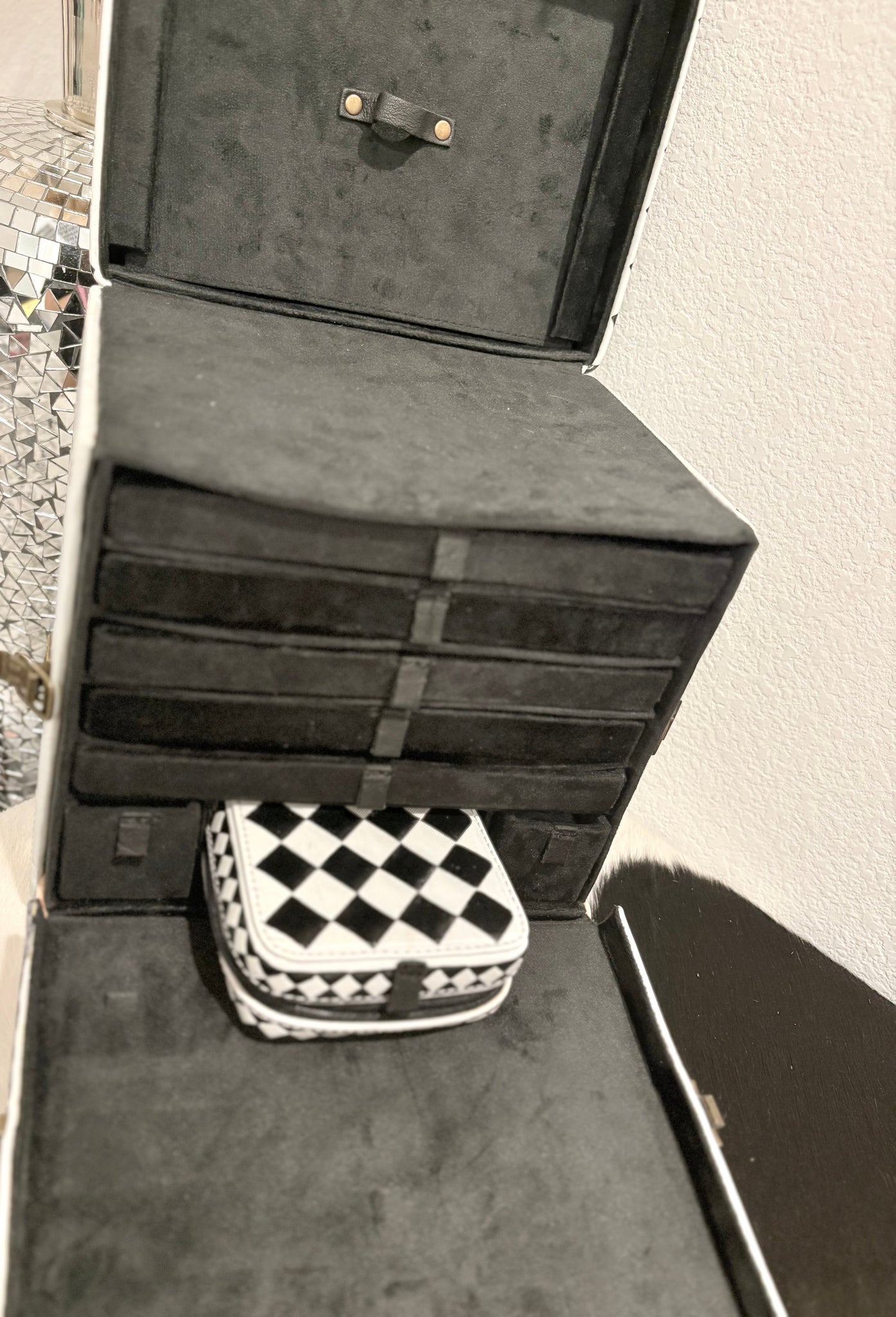 Checker xxl jewelry train case