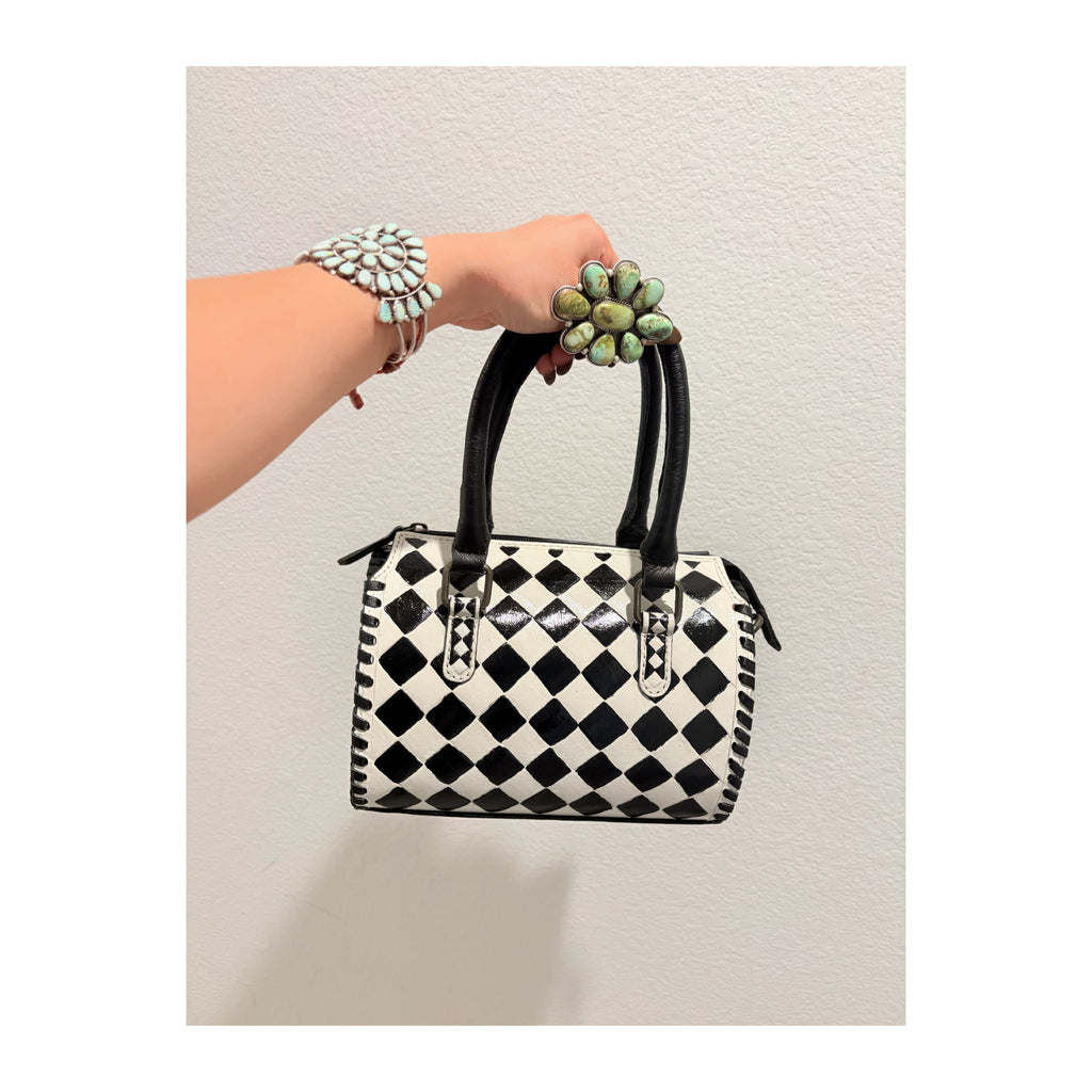 Small black and white checker speedy