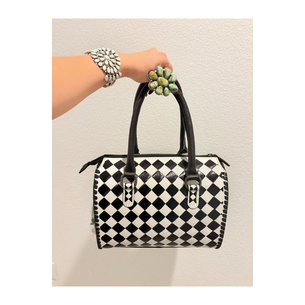 Medium black and white checker speedy