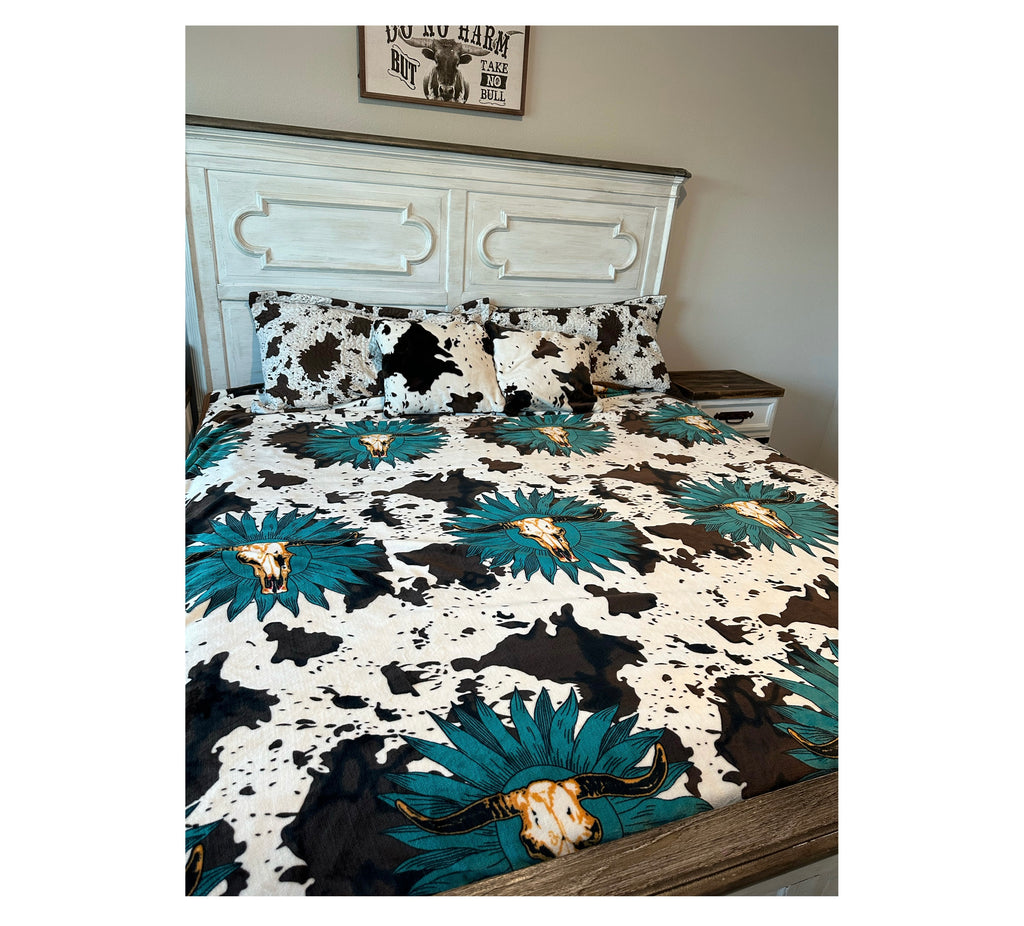Turquoise sunflower with Cowprint king size blanket